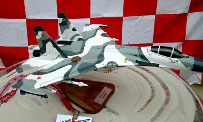 Suchoi Su 27 SKM Flanker WAR Ukrain 1:40 Avion / Aircraft / YAKAiR Jet Russia