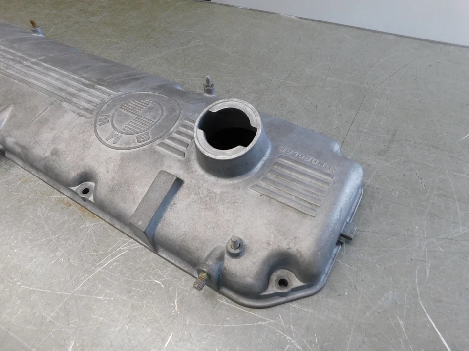 Cubierta de válvula de cilindro de motor BMW 535i 528i 635i 635CSi 735i L6 3.0 530i 630CSi Foto 2 de 4