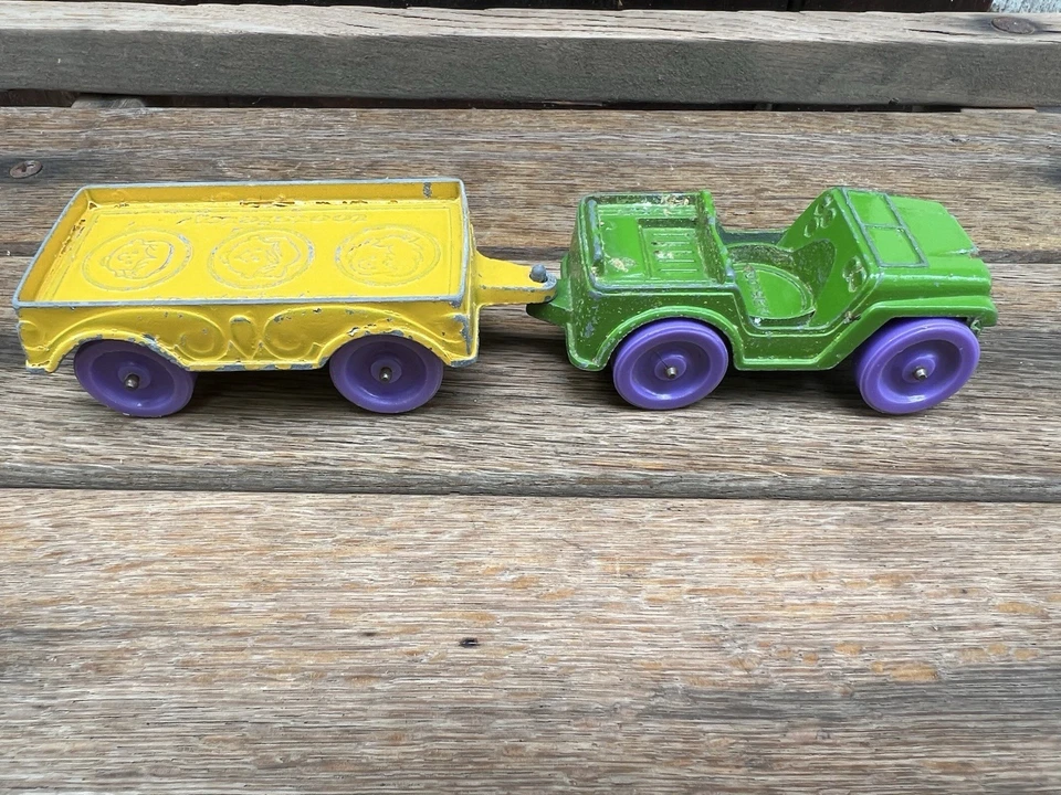 Jeep y remolque Tootsietoy 1968 de colección fundido a presión - ruedas verde amarillo púrpura - hecho en Estados Unidos Foto 2 de 4