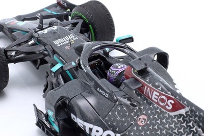 Minichamps - 1:18 Mercedes-AMG F1 W11 No.44 Lewis Hamilton World