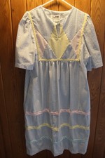 SZ M VTG SAYBURY BLUE WHITE STRIPE SEERSUCKER HOUSE DRESS , BELOW KNEE LENGTH