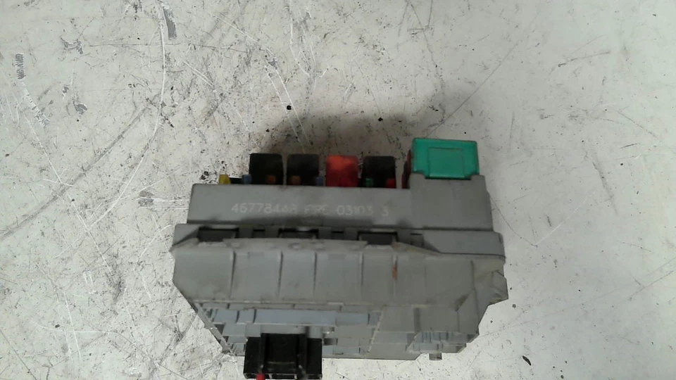 CENTRALINA SCATOLA PORTA FUSIBILI FUSIBILIERA BODY COMPUTER FIAT PUNTO ( 188 ) - Immagine 3 di 4