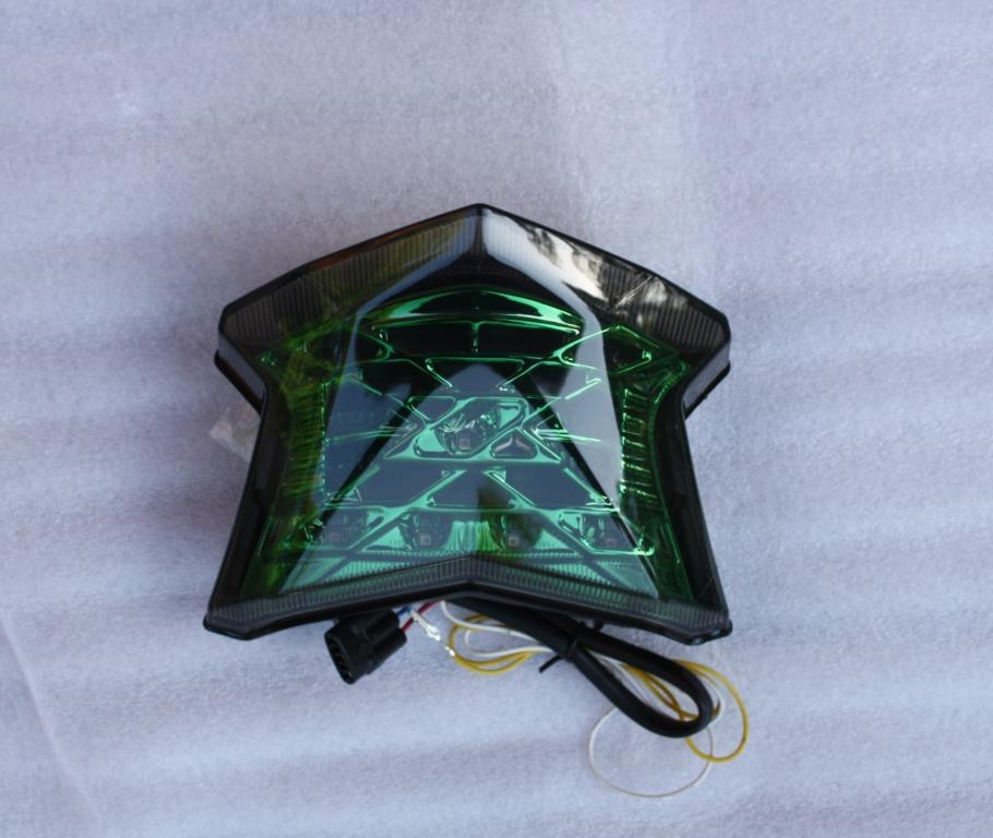 Feu LED clignotants Kawasaki Z900 Z650 fond vert : visibilité et look sans encombrement