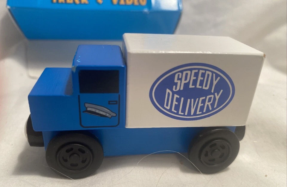 Camión de reparto rápido Mister Rogers Mr McFeely de madera compatible con tren Brio Foto 3 de 4