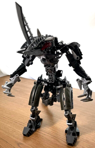 LEGO BIONICLE 8811 Toa Lhikan and Kikanalo, 100%Complete, No Box or Instructions - Picture 7 of 10