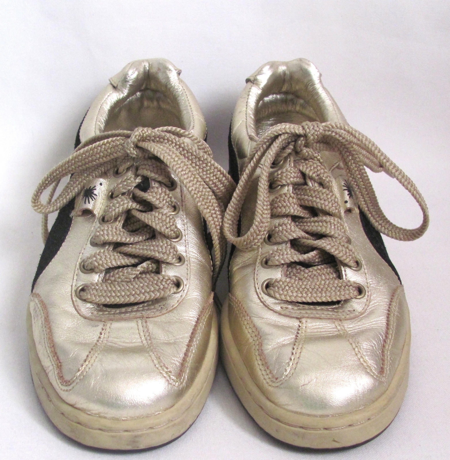 PANTOFOLA D’ORO Sneakers alla moda unisex PUMA di MIHARA YASUHIRO finiture oro metalliche e nere US 7