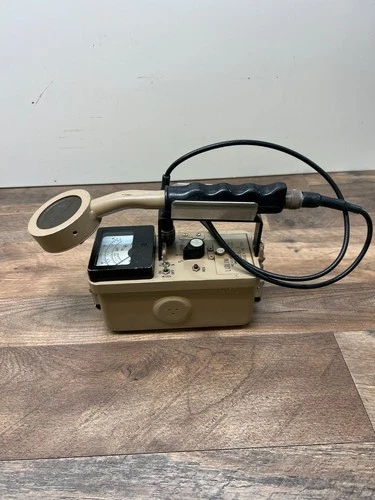 Ludlum 3 Survey Meter Geiger Counter w/ 44-9 Pancake Probe