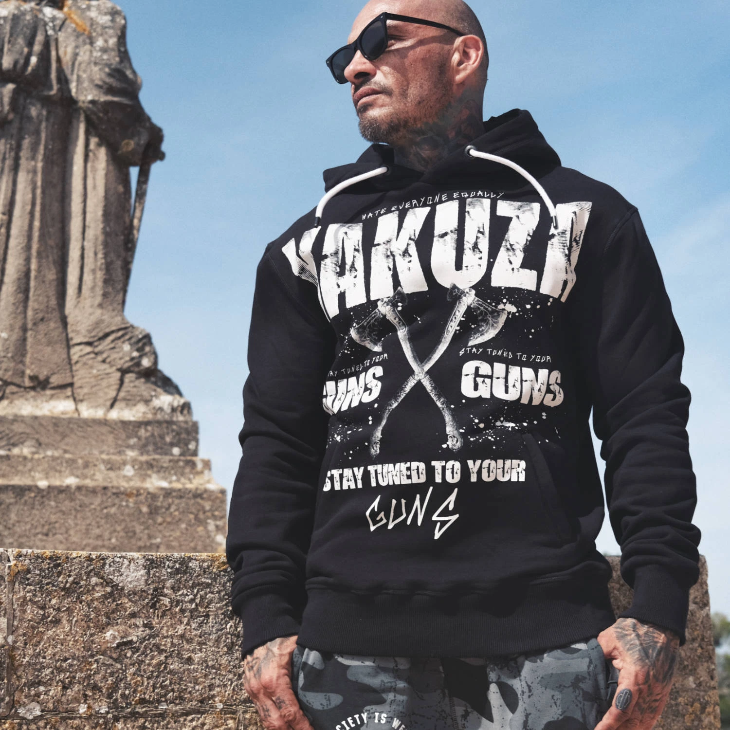 SACAI Nuova Felpa con Cappuccio Yakuza Uomo Axe Nera