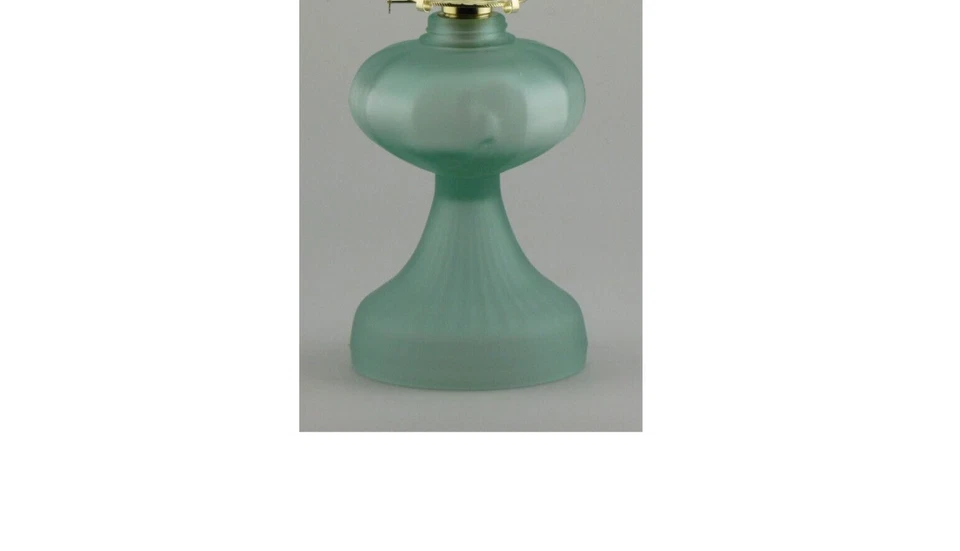 Lámpara de aceite verde esmerilado con chimenea de cuentas Foto 2 de 2