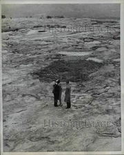 1957 Press Photo Hubert Stephens & bride Elsie Hix at Stone Mt Ga - nee15082