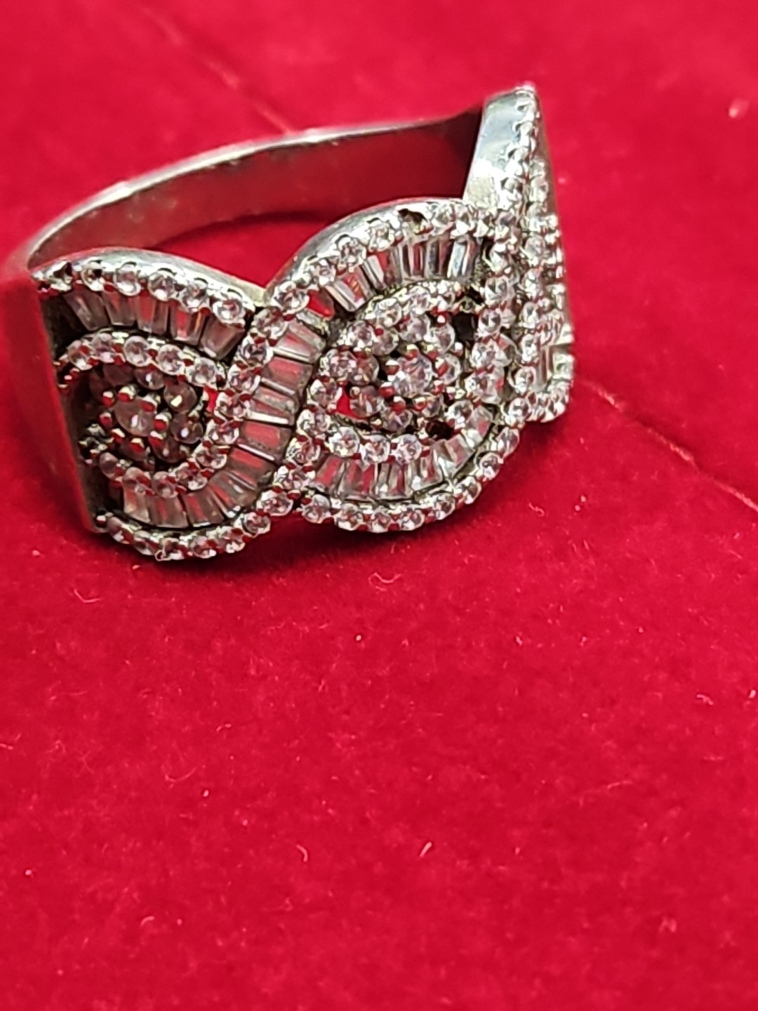 statement cocktail ring featuring a criss-cross s… - image 4