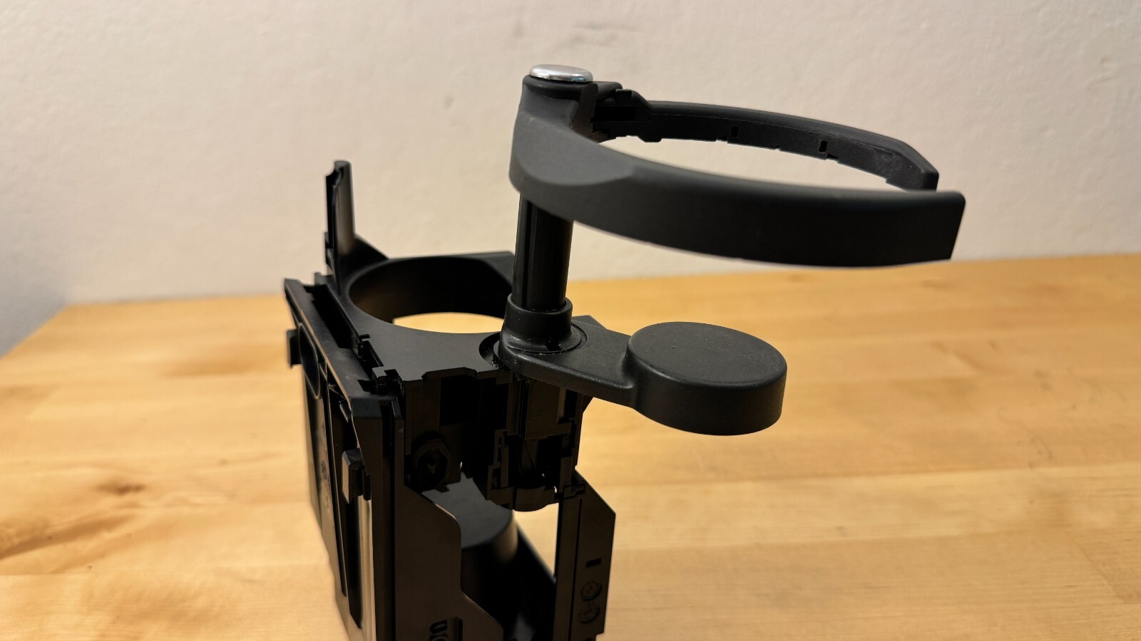 9400 MERCEDES BENZ W202 CClass CENTER CONSOLE CUP HOLDER OEM +++VERY