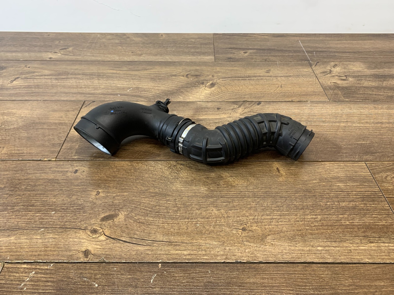2014-2019 Maserati Ghibli Engine Air Intake Tube Hose Pipe Left Side OEM