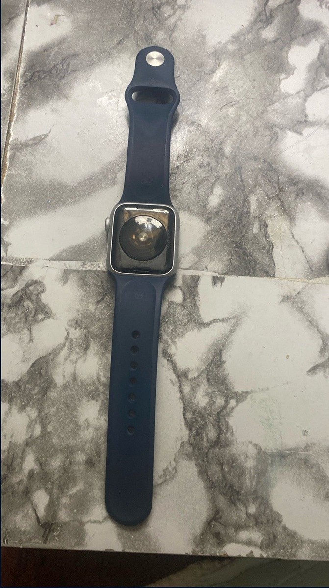 Apple Watch SE 40mm Space Gray Aluminum Case (GPS) with