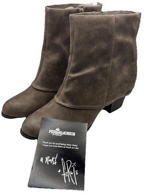 2009! Fergalicious by Fergie women s size 12 M liberty - T Taupe2 Boots New Read