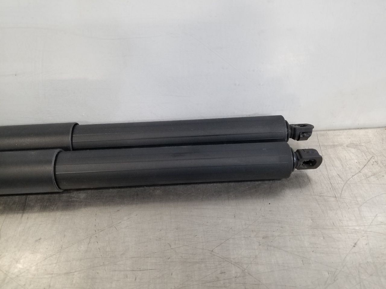 22 2022 MASERATI LEVANTE DECKLID HATCH POWER LIFT SHOCK SET
