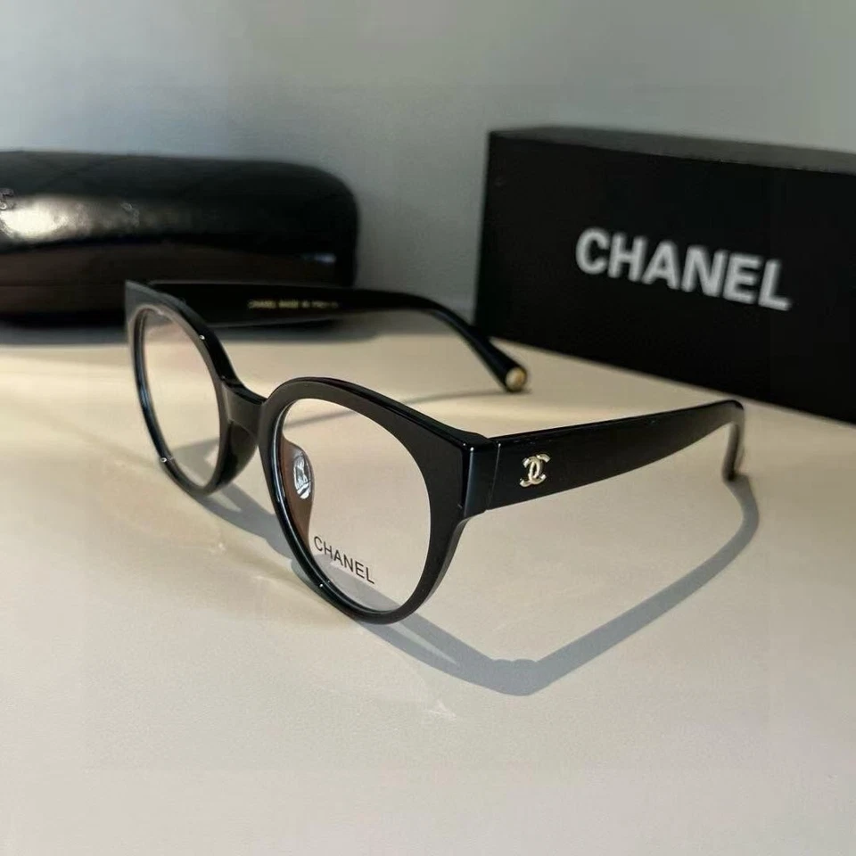 Gafas redondas unisex informales con montura negra Chanel Foto 3 de 4