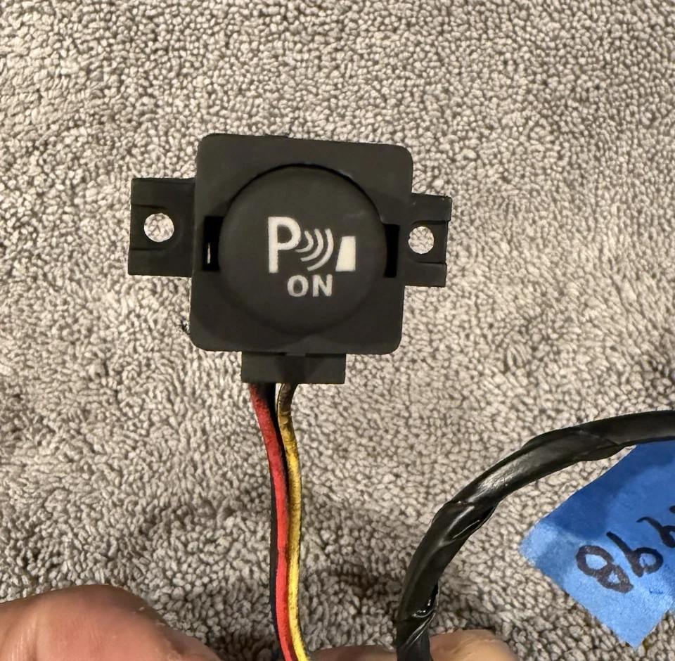 Interruptor sensor aparcamiento Ferrari 599 GTB y Ferrari 612 Foto 2 de 2