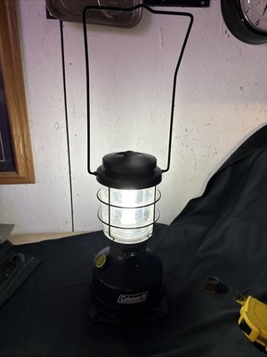 Coleman batteriebetriebene LED Laterne wasser- & schlagfest mit Nachtlicht
