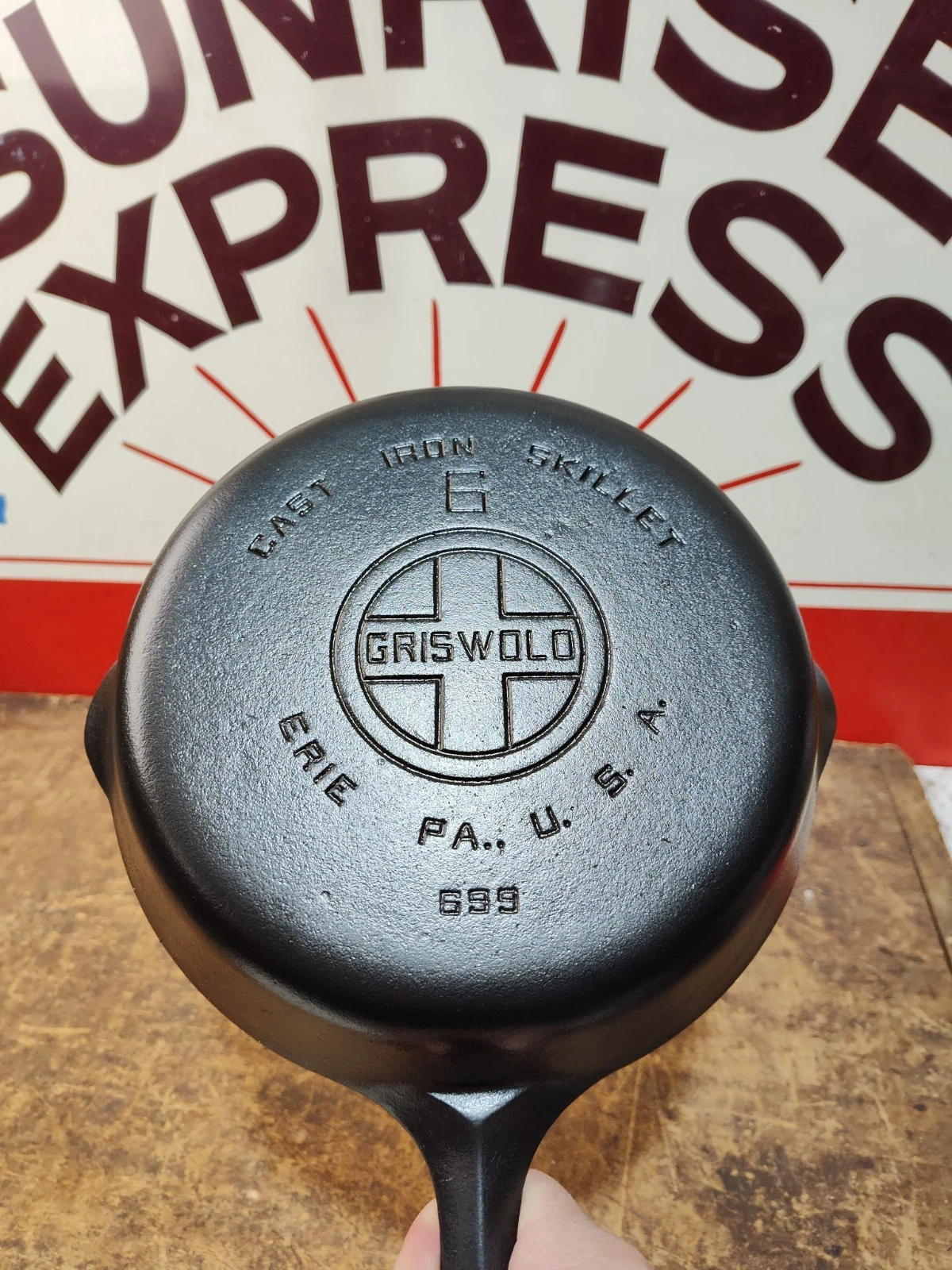 "Fully Restored" GRISWOLD Cast Iron Skillet 9" Large Logo 699 Seasoned
