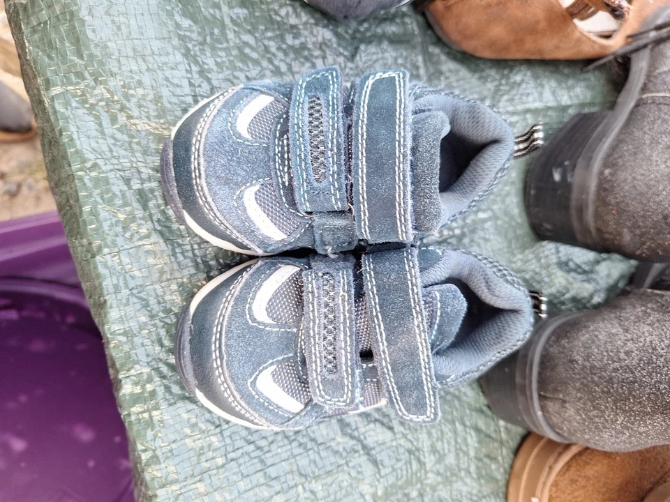 Zapatos Circle para niños talla 5 Foto 2 de 4