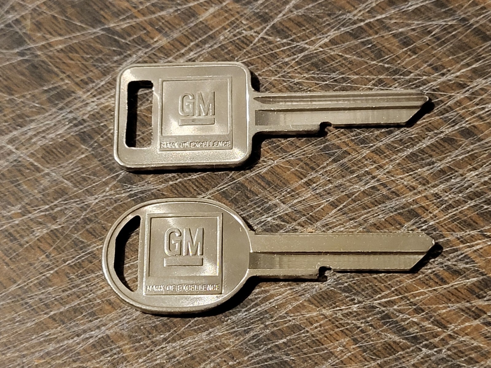 C-D Key Blanks For GM Crest Logo - 68 72 76 80 87 88 89 90