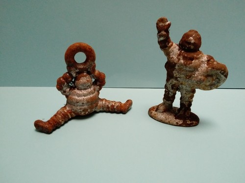 2 very rusty CAST IRON MICHELIN MAN FIGURES aprox 90 mm and 70mm high NO BOX
