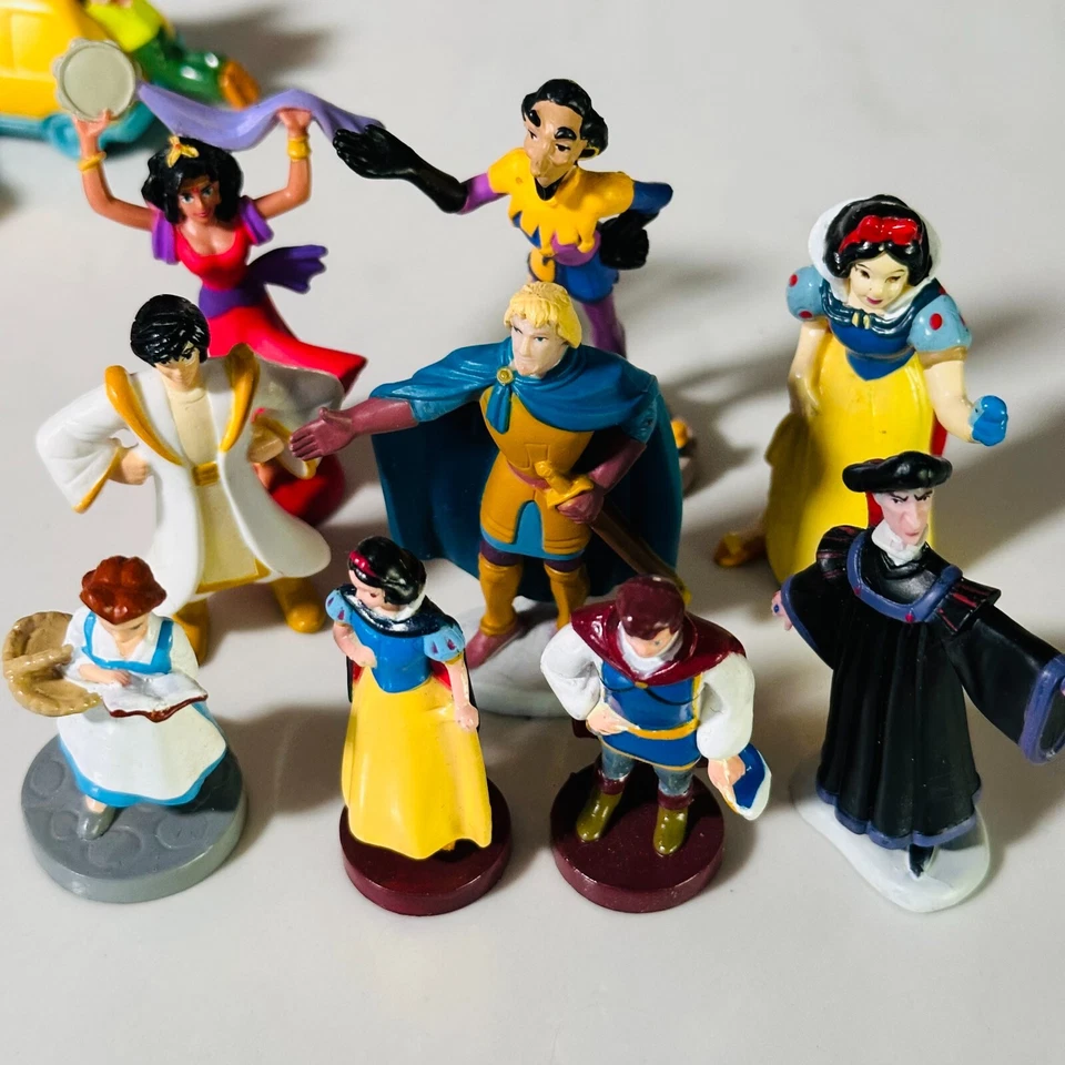 Lote de cajones de chatarra de juguete Disney - Mickey Aladdin 101 Peter Pan Sirena Donald Beast Foto 2 de 4