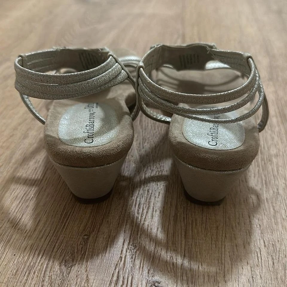 CROFT & BARROW | Sandalias de cuña Ortholite con tiras con joyas Foto 4 de 4