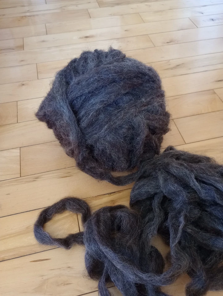 Top peinado de lana cormo color natural de 8 oz del norte del estado de Nueva York Foto 2 de 4