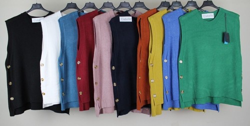 New 2025 Ladies Italian Soft Knitted Sleeveless Button Design Jumper Top - 第 1/14 張圖片