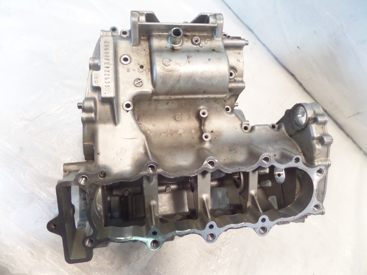 Kawasaki ZX-6R ZZR600 ZX600 OEM Engine Motor Crank Case Crankcase