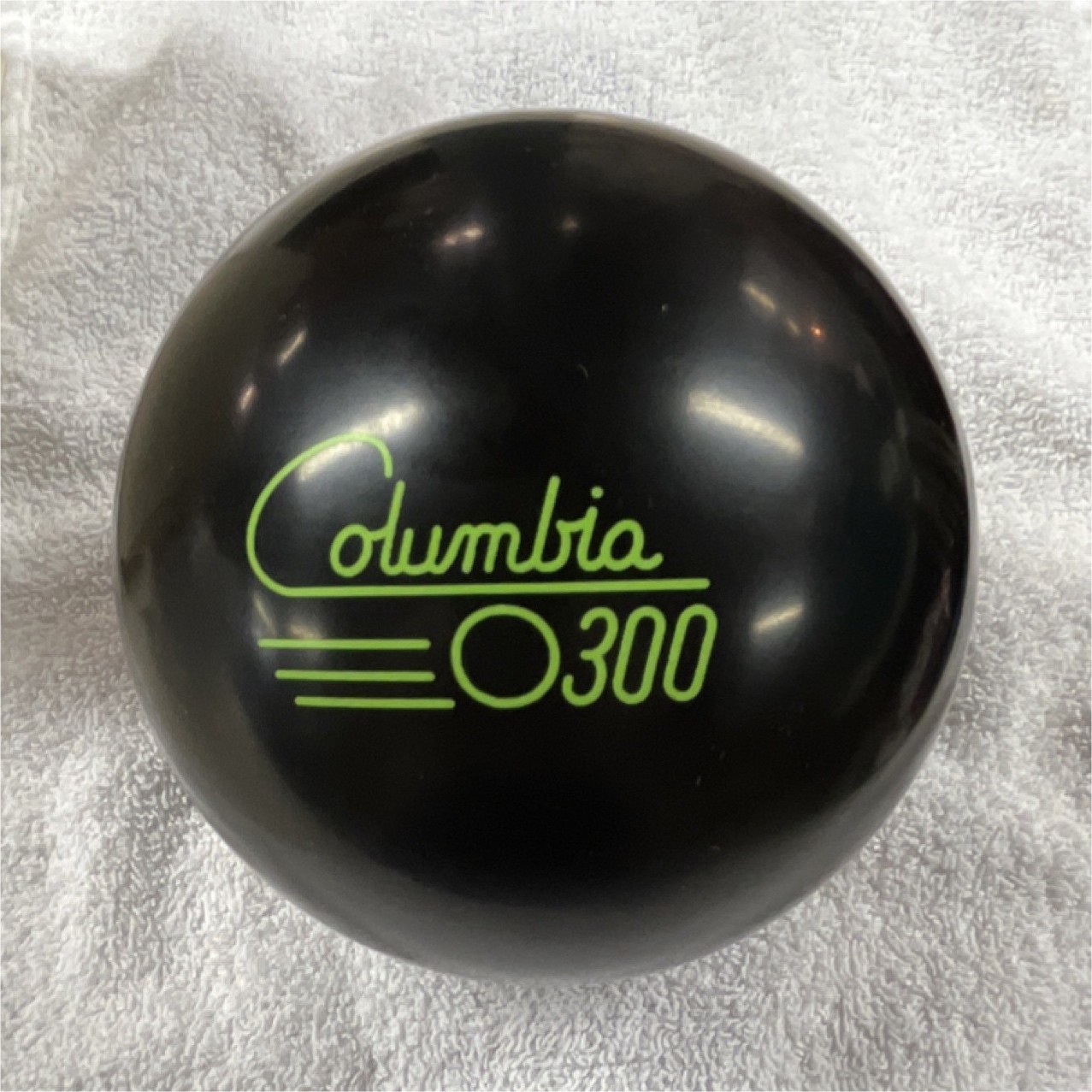 Columbia 300 Bud II Black Green Glossy Undrilled Ten-Pin Bow