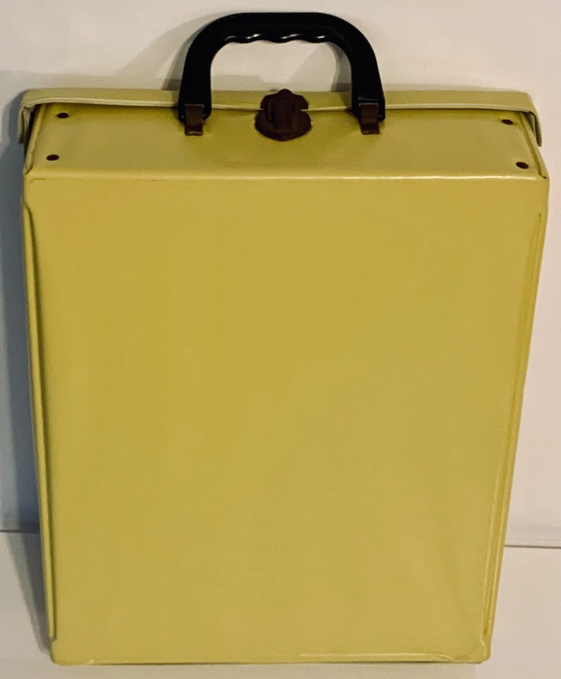 De colección Mattel 1961 Ken Cola de Caballo Barbie Moda Accesorios Amarillo Muñeca Estuche Foto 3 de 4