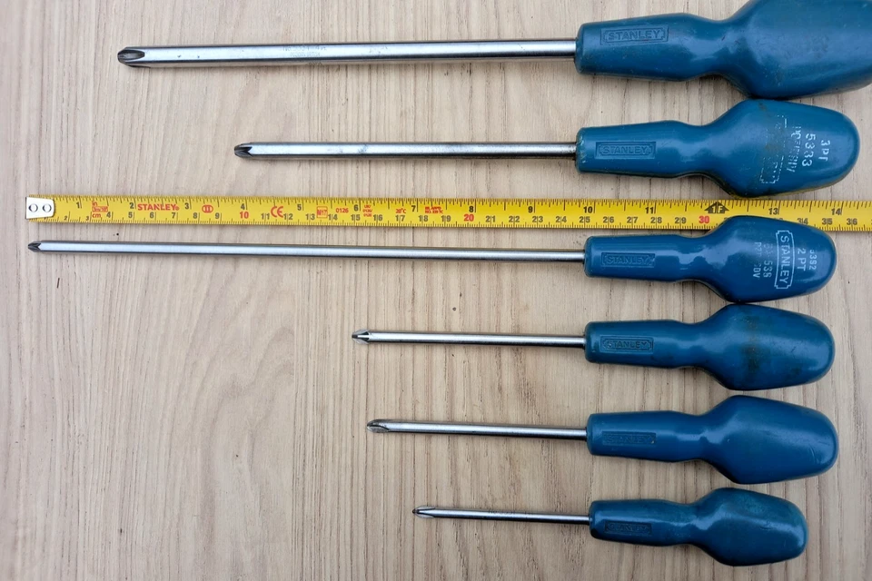 A Lovely Selection Of Vintage Stanley Blue Series Phillips & Pozi Screwdrivers. - Image 4 of 4