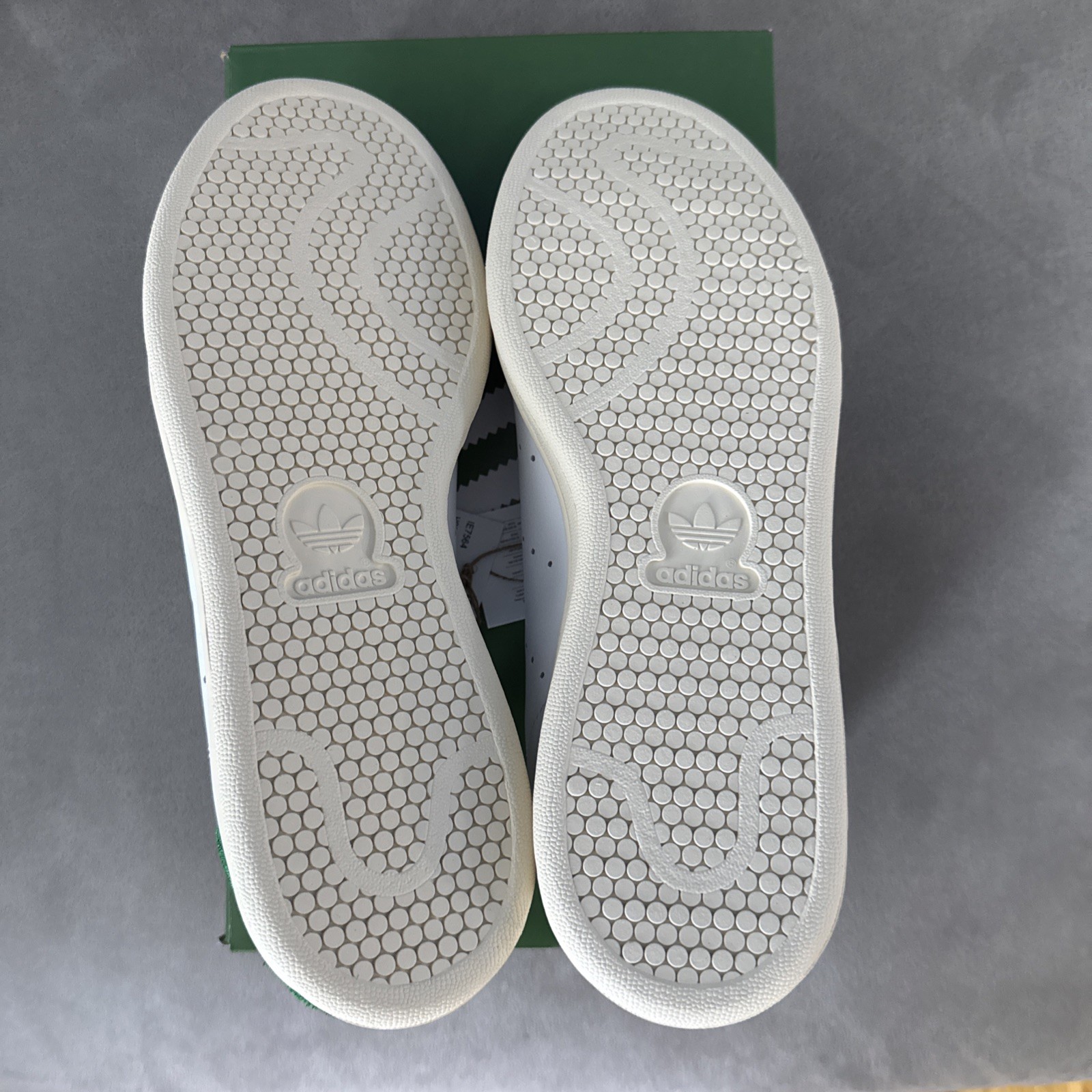 adidas x the Simpsons Homer Simpson Stan Smith Trainers UK Size 8 image 9