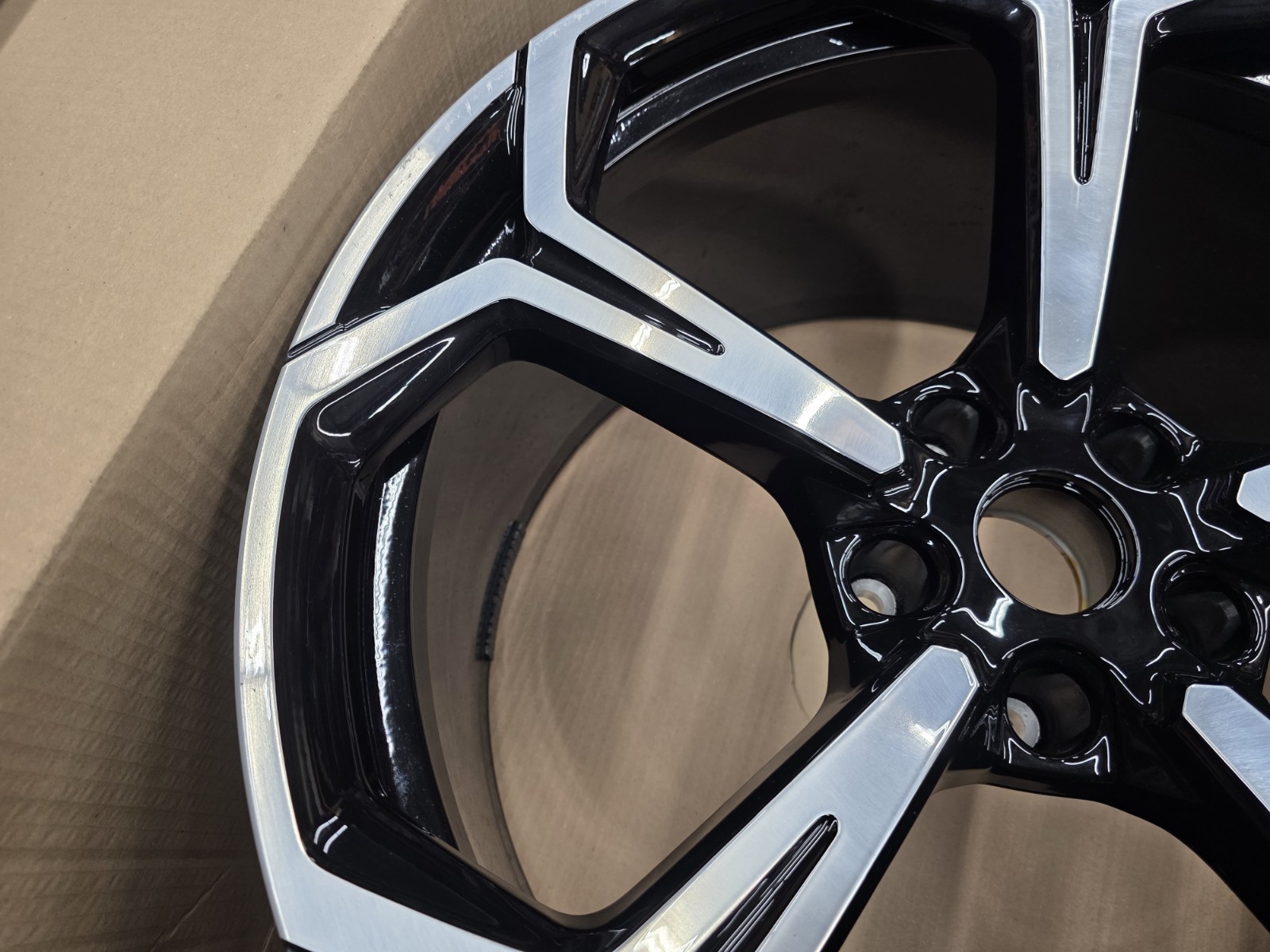 LAMBORGHINI URUS 22" REAR RIM WHEEL OEM 4ML601025Q 11.5x22