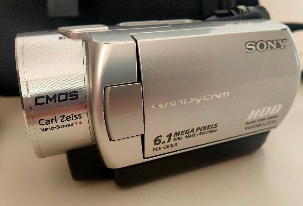 SONY DCR-SR300 Handycam Digital Video Camera Recorder Silver from