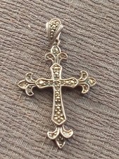 Pendentif croix fleurdelisée argent 925 – Marcassites 