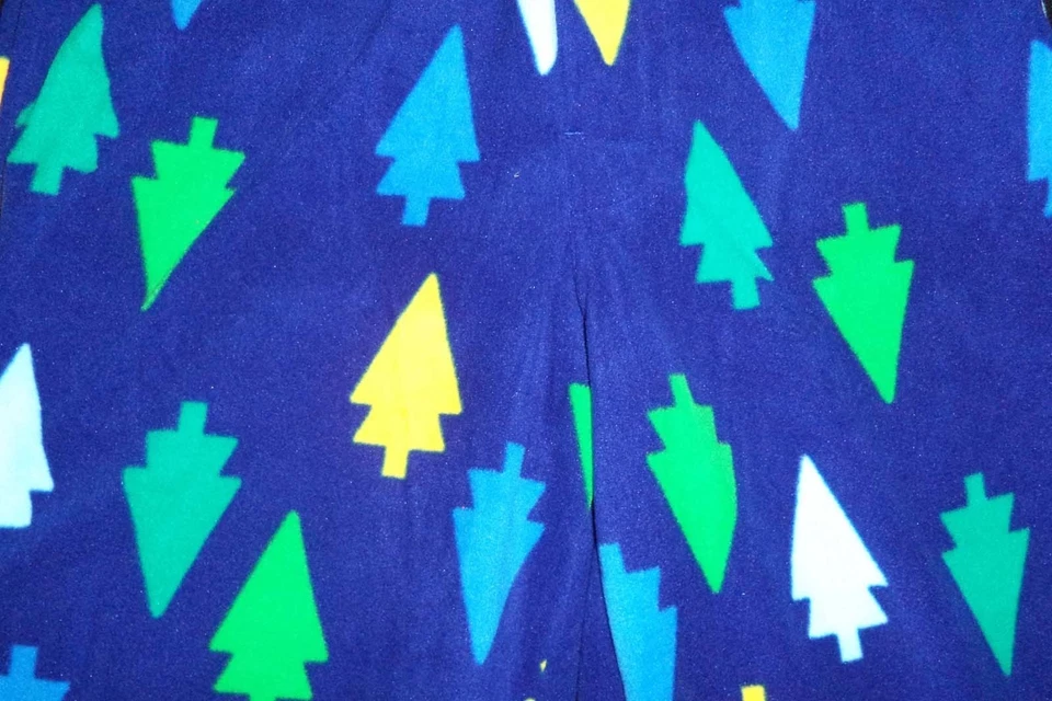 Pantalones de salón de pijama polar Mossimo Holiday Trees para hombre (tallas pequeñas o XL grandes) Foto 2 de 3