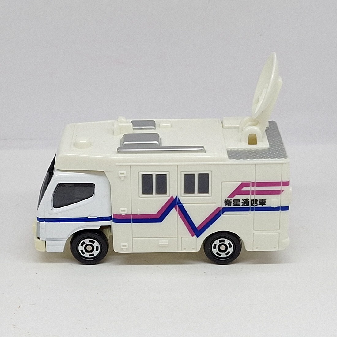 TOMICA Special Color Mitsubishi FUSO CANTER SATELLITE RELAY TRUCK