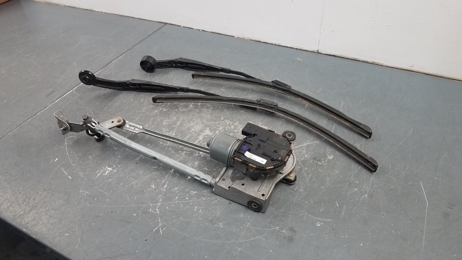 2018 Audi R8 V10 Windshield Wiper Motor / Arms #0182 D1