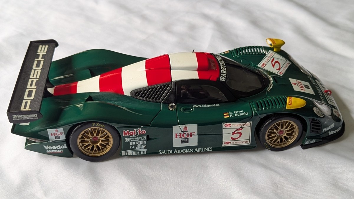 Maisto 1/18 Scale Porsche 911 GT1 1998 FIA GT Championship