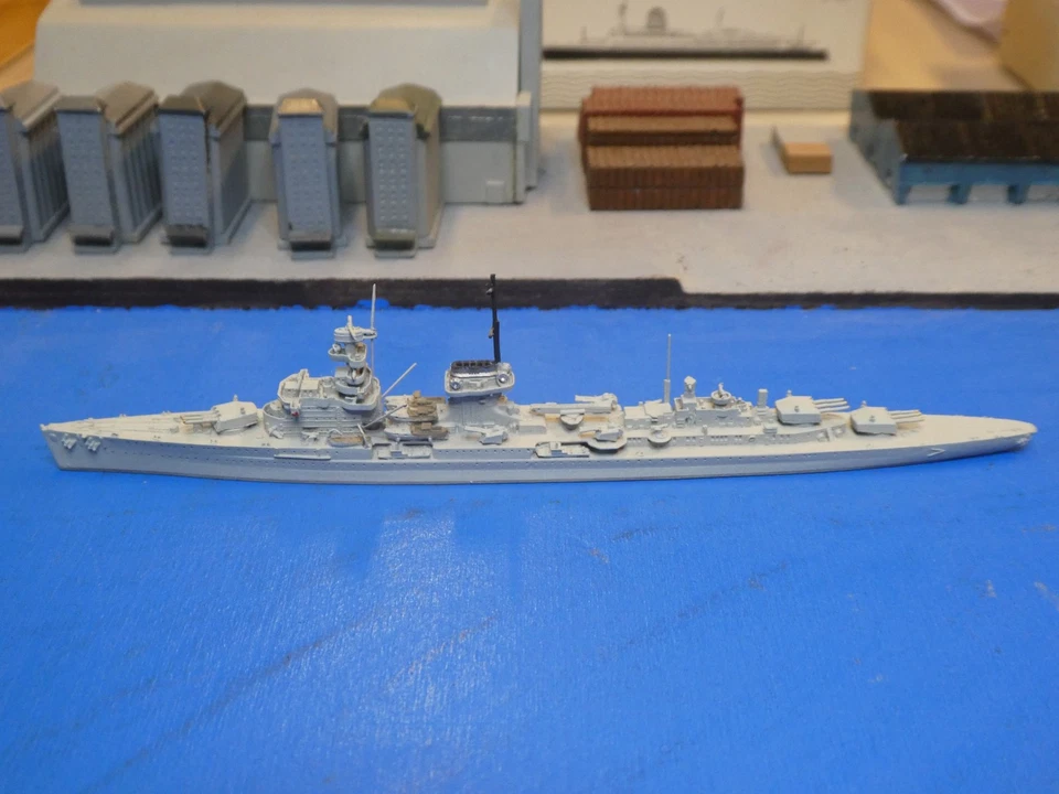 Kreuzer Nürnberg (D) in 1:1250 Hersteller Neptun 1040