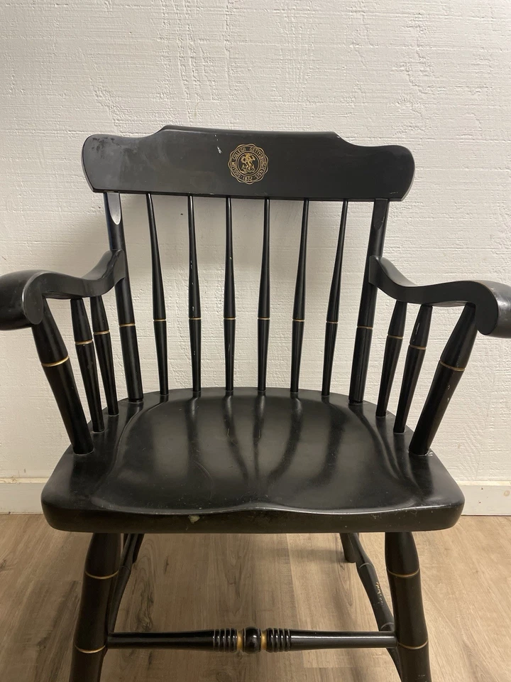 Sillón Windsor Gettysburg College S. Bent &Bros. Hecho en EE. UU. Foto 2 de 4