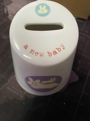 Feine China-Geldbox mit Knochen für ''''ein neues Baby''''. 'Hase' basierend auf einem Briefmarkendesign.