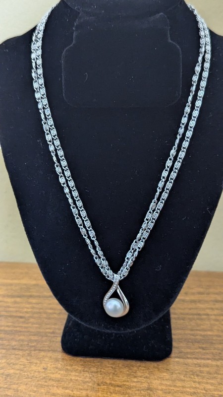 Sarah Coventry Pearl and CZ's Pendant double choker necklace. Silver necklace 15