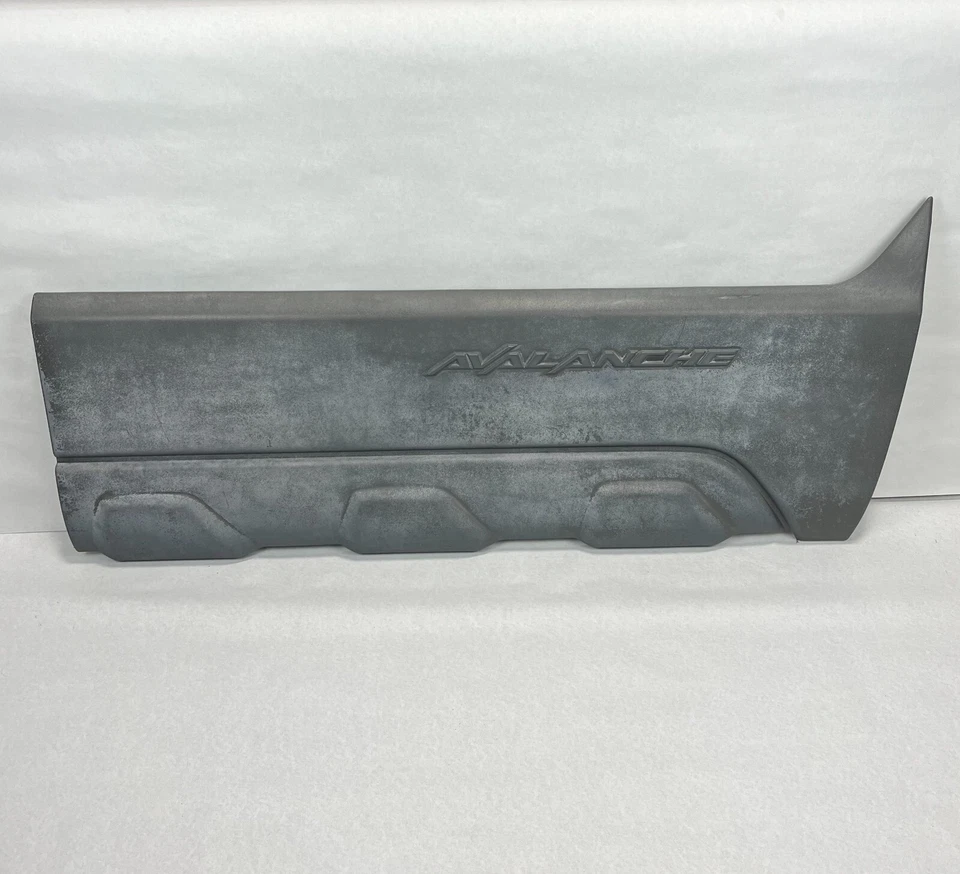 Moldura de puerta inferior delantera derecha Chevrolet Avalanche 15086535 OEM 2002-2006 Foto 2 de 4