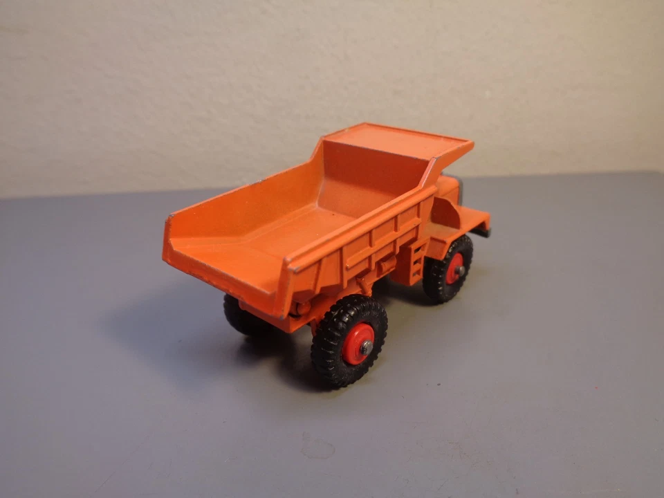 MATCHBOX LESNEY No 28D VINTAGE MACK DUMP TRUCK NMINT CONDITION - Image 2 of 4