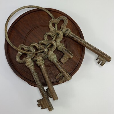 Skeleton Key Ring Set 5 Keys Rustic Decor Reproduction Faux Brass Patina Metal